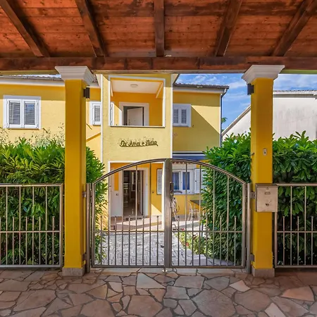 Apartment Zely With Outdoor Pool