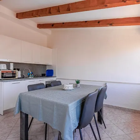 Zely With Outdoor Pool Apartment