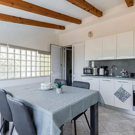 Apartment Zely With Outdoor Pool *