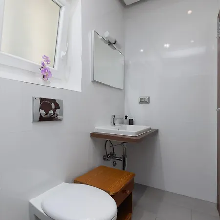 Zely With Outdoor Pool Apartment *