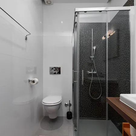 Zely With Outdoor Pool Apartment