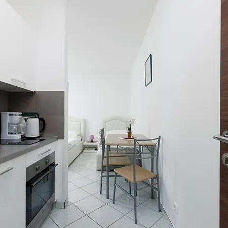 Apartment Zely With Outdoor Pool *