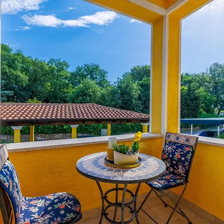 Apartment Zely With Outdoor Pool Porec