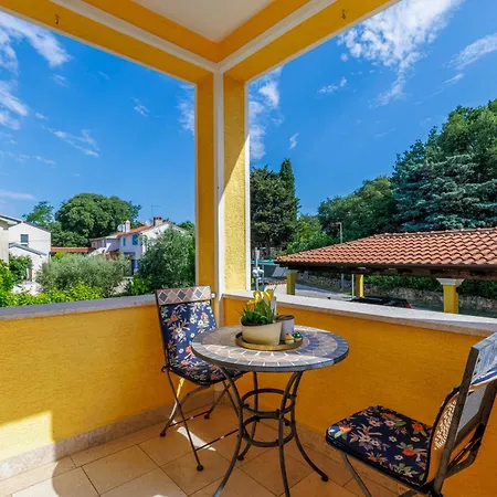 Apartment Zely With Outdoor Pool Porec